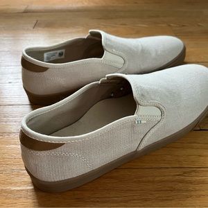 Men’s 10.5 NEW White Canvas TOMS